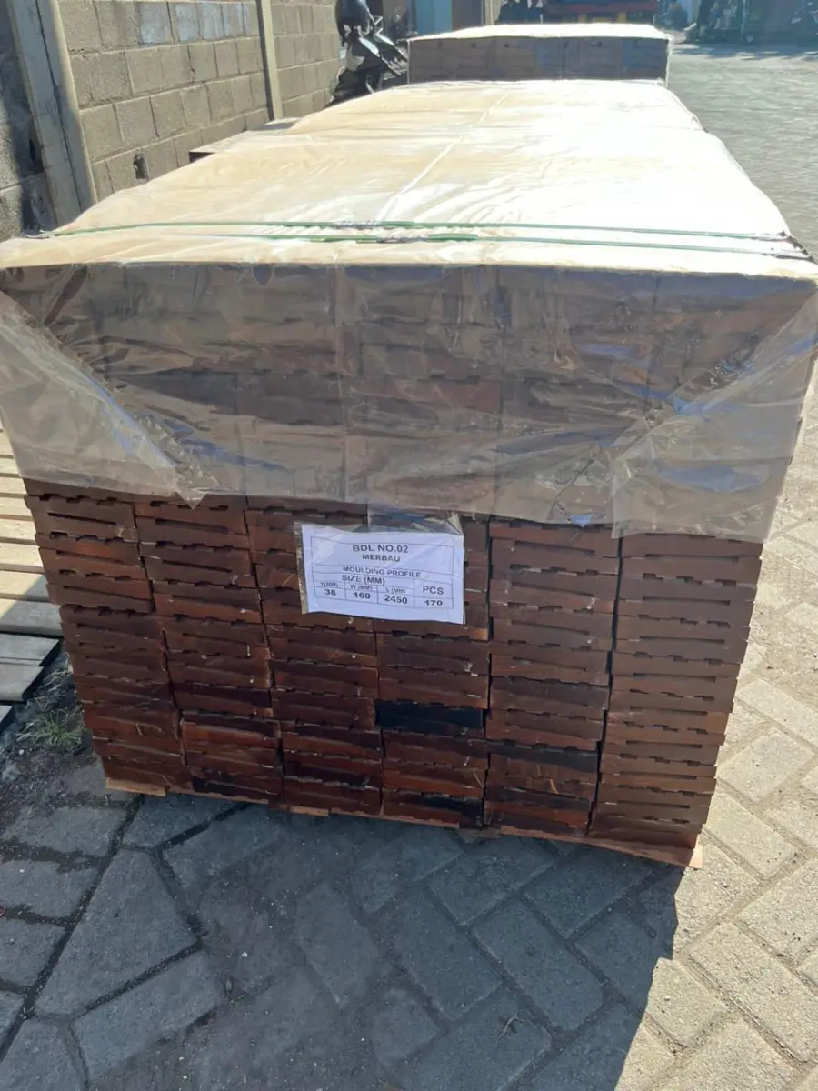 Merbau bundle wrapped with waterproof cover and steel strapping