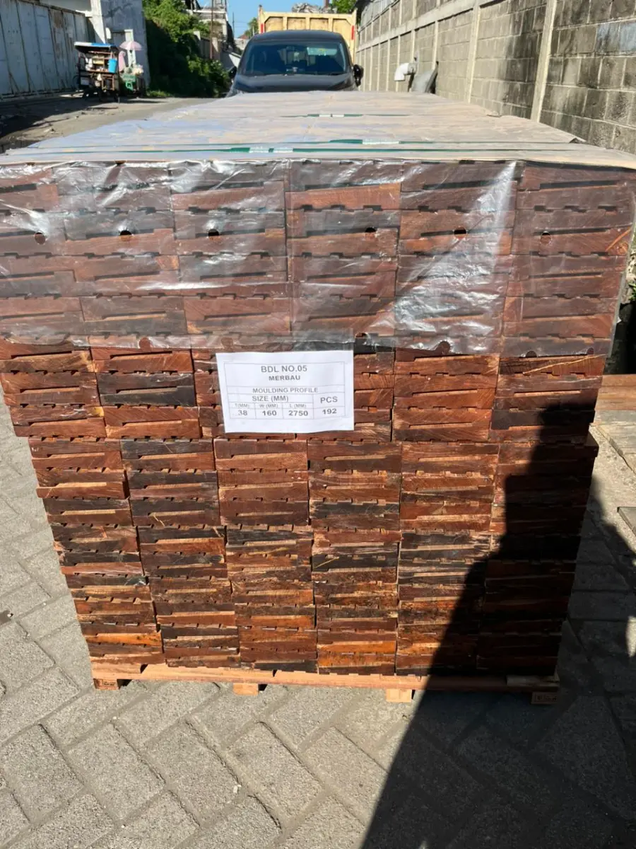 Labelled bundle of Merbau moulding profiles